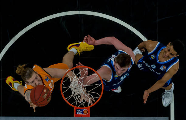 特别是在前 特别是在前